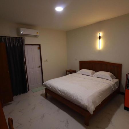 Bk Hotel Mae Sariang Εξωτερικό φωτογραφία